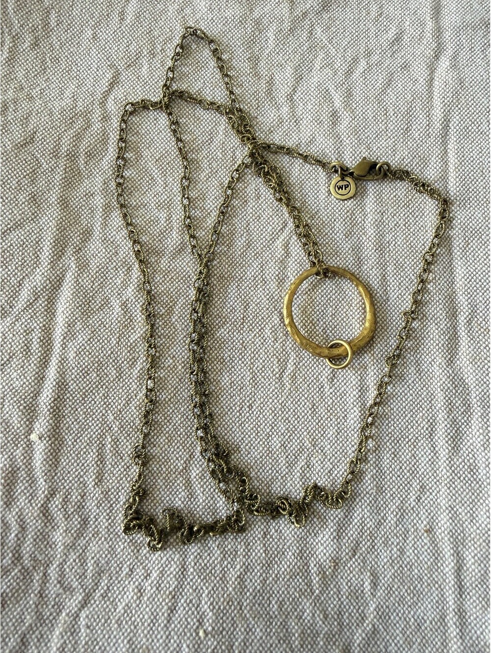 Waxing Poetic WP 32” Gold Tone Twisted Link Necklace Circle Charm Holder